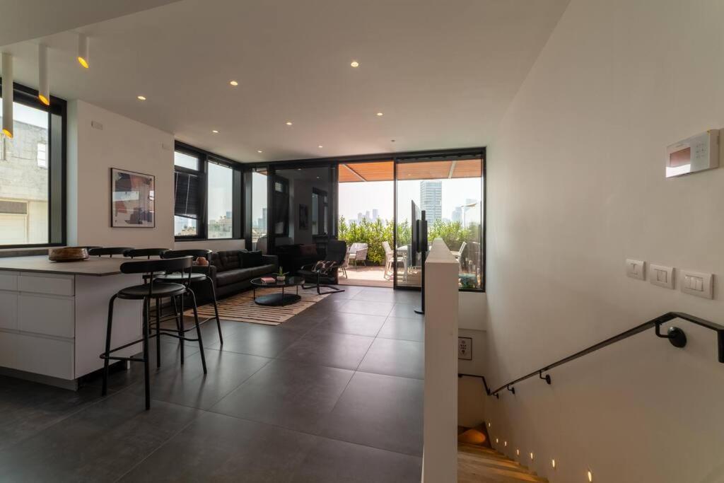 Amazing Penthouse On Gordon Beach 8 Guests Τελ Αβίβ Εξωτερικό φωτογραφία