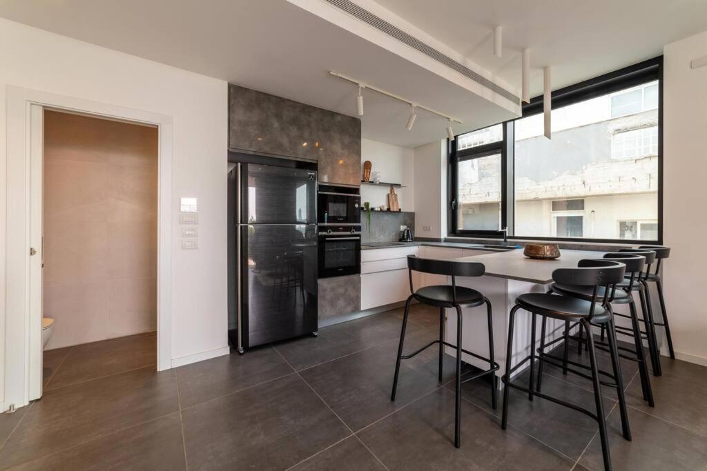 Amazing Penthouse On Gordon Beach 8 Guests Τελ Αβίβ Εξωτερικό φωτογραφία