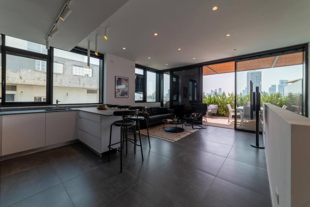 Amazing Penthouse On Gordon Beach 8 Guests Τελ Αβίβ Εξωτερικό φωτογραφία