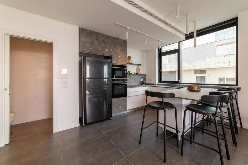 Amazing Penthouse On Gordon Beach 8 Guests Τελ Αβίβ Εξωτερικό φωτογραφία